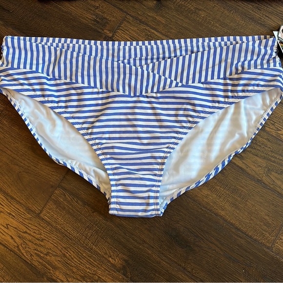 Time and Tru Women's Plus Striped Mid-Rise V-Bikini Bottom Size 3X (24W-26W) - Picture 2 of 11